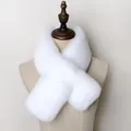 Bufanda cruzada de piel sintética blanca para mujer, calentador de cuello suave de invierno - Blanco