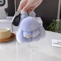 Porte-clés lapin en fourrure véritable lilas clair avec nœud papillon et détails dorés - Bleu ciel