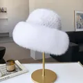 Cappello a secchiello in pelliccia di visone e volpe bianca su supporto dorato per l'inverno - Taglia Unica Regolabile / Visone Incrociato