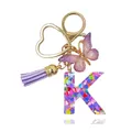Portachiavi lettera K in resina viola con paillettes a cuore, nappa e farfalla - Lettera K (Stile 10)