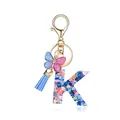 Porte-clés lettre K en résine avec pompon bleu et pendentif papillon pour sacs - Lettre K-Thème Paillettes Bleues (QS2157)