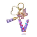 Portachiavi lettera V in resina con paillettes a cuore viola, nappa e farfalla - Lettera V (Stile 20)