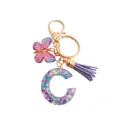 Porte-clés lettre C en résine avec pompon violet et breloque papillon colorée - Lettre C Paillettes Violette (QS2157)