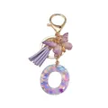 Porte-clés lettre O en résine violette avec papillon doré, pompon et paillettes décoratives - Lettre O Modèle (Style 14)