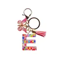 Porte-clés lettre E en résine rose avec paillettes cœur, papillon et pompon rose - Lettre E Paillettes Rose (QS2157)