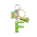 Porte-clés lettre F en résine verte avec papillon, gland et paillettes dorées - Lettre F Paillettes Verte (QS2157)