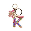 Porte-clés lettre K en résine avec pompon rose, breloque papillon et paillettes cœur - Lettre K Paillettes Cœur Coloré (QS2157)