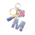 Porte-clés lettre M en résine avec papillon bleu-violet et pompon en finition dorée - Lettre M Papillon Dégradé Bleu-Violet (QS2157)