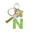 Porte-clés lettre N en résine verte avec paillettes, pompon émeraude et papillon doré - Lettre N Paillettes Cœur Vert (QS2157)