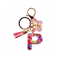 Porte-clés lettre P en résine avec paillettes cœur, pompon rose et pendentif papillon - Lettre P Paillettes Cœur Coloré (QS2157)