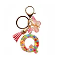 Porte-clés lettre Q mignon en résine avec pompon rose et breloque papillon pour sac - Lettre Q Paillettes Cœur Coloré (QS2157)