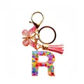 Porte-clés lettre R en résine avec papillon rose, pompon et paillettes de cœur - Lettre R Paillettes Cœur Coloré (QS2157)