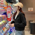 Minimalistischer schwarzer Kapuzenpullover mit Reißverschluss im Korea-Stil - Schwarz
