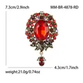 Broche barroco vintage dorado con un gran rubí de imitación rojo y detalles de pedrería - Rojo
