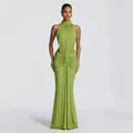 Elegantes avocadogrünes rückenfreies Fishtail-Kleid mit Neckholder und Taillenausschnitt - S / Grün
