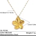 Collana con pendente a fiore in acciaio inossidabile placcato oro 18K e perle fini - Collana a Fiore (XL-YS194)
