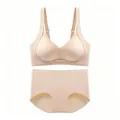 Dettaglio del set intimo senza cuciture color carne con tessuto morbido e liscio - S / Beige