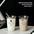 Set di due tazze in vetro borosilicato con cannucce e decorazioni minimaliste - 500ml / Stile Illustrazione di Poltrire e Battere la Fiacca con Cannucce in Vetro