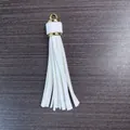 Portachiavi con nappa bianca in ecopelle con elegante cappuccio dorato e anello in metallo - Bianco