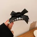 Elegante fermaglio per capelli con fiocco nero e perle sintetiche bianche decorative - Pinza per capelli