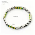 Detailopname van een roestvrijstalen armband in horlogebandstijl met gele en groene kralen - Zilveren Stijl (ZH2363S) / 21cm