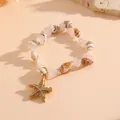 Dettaglio del braccialetto da spiaggia con conchiglie, pietre rosa e ciondolo stella marina - Stile T072 Stella Marina Conchiglia Bianca (T072) / Bianco