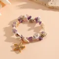 Primo piano di bracciale estivo con conchiglie, pietre viola e ciondolo a stella marina - Stile T072 Stella Marina Conchiglia Viola (T072) / Viola