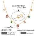 Detailansicht der Halskette mit bunten Herzanhängern aus Edelstahl und Größenangaben - Süße Multi-Anhänger Halskette (JDN0211150) / Gold