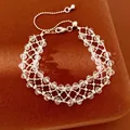 Elegante bracciale fatto a mano con perle di vetro e maglia traforata colore argento - Argento-Bianco