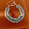 Elegante bracciale in perle di vetro blu con rete argentata e chiusura regolabile - Argento-Blu