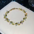 Κοντινό πλάνο επιχρυσωμένου βραχιολιού 18k με πράσινα και λευκά ζιργκόν. - 57# Στυλ Marquise Πολύτιμος Λίθος (57#) / Χρυσό - Λαδί
