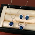 Vue détaillée d'un ensemble de bijoux élégant avec zircons bleus collier boucles d'oreilles - Ensemble de bijoux / Argent-Bleu