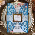 Elegante set di inviti di nozze blu glitterati con taglio laser e carta decorativa floreale - Blu Reale Scintillante
