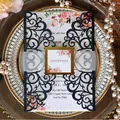 Invito matrimonio blu navy tagliato a laser con glitter e carta interna floreale - Blu Scuro Scintillante