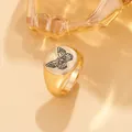 Anello a sigillo con farfalla dorata con superficie lucida e design regolabile - Sigillo a Farfalla Tonalità Oro (A-1410)