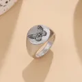Anello sigillo in argento con farfalla incisa e superficie lucida di alta qualità - Sigillo a Farfalla Tonalità Argento (A-1411)
