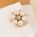 Elegante gemelo de flor de perlas con pedrería en un puño blanco - Estilo Rodeado de Perlas (4073) / Pieza única
