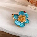 Elegante anello a fiore in smalto blu petrolio con bordi dorati pieghettati su tulle - Anello (HR3343) / Blu