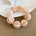 Pulsera de cuentas de acrílico melocotón con detalles dorados para un estilo bohemio - Pulsera / Rosa