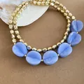 Elegante collar bohemio de doble capa con acrílico azul jaspeado y cuentas doradas finas - Collar / Azul