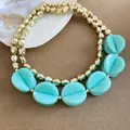 Collar bohemio de doble capa con cuentas de acrílico turquesa y detalles dorados - Collar / Cian