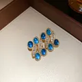 Vintage Luxus vergoldete Ohrstecker mit blauen Kunstharzsteinen und klaren Strasssteinen - Gold-Blau