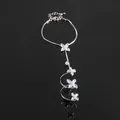 Elegante bracciale a catena in argento con farfalla in zircone e anello integrato - Argento con Fiore