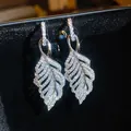 Elegante glinsterende zirkonia blad oorbellen met zilveren naalden voor een luxe look - Stijl 8 (HE32568)