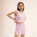 Dames lounge-set met roze mouwloze top en korte broek met een fijne opengewerkte textuur - S / Roze