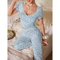 Damen Schlafanzug-Set in Blau mit Blumenmuster, Spitze am V-Ausschnitt und Hose - S / Himmelblau