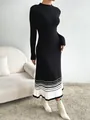 Détail d'une robe en maille noire avec ourlet plissé à rayures noires et blanches chic - S / Noir