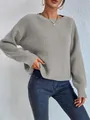 Dettaglio del maglione grigio in viscosa a coste con trama verticale e spalle scese - Taglia S / Top / Grigio