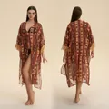 Caftán playero bohemio de gasa con borlas en mangas, vista frontal y posterior roja - Talla Única / Tribu del Sol