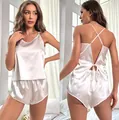 Damen Schlafanzug-Set aus Satin in Champagner mit rückenfreiem Oberteil und kurzen Hosen - S / Oberteil Und Unterteil / Weiß